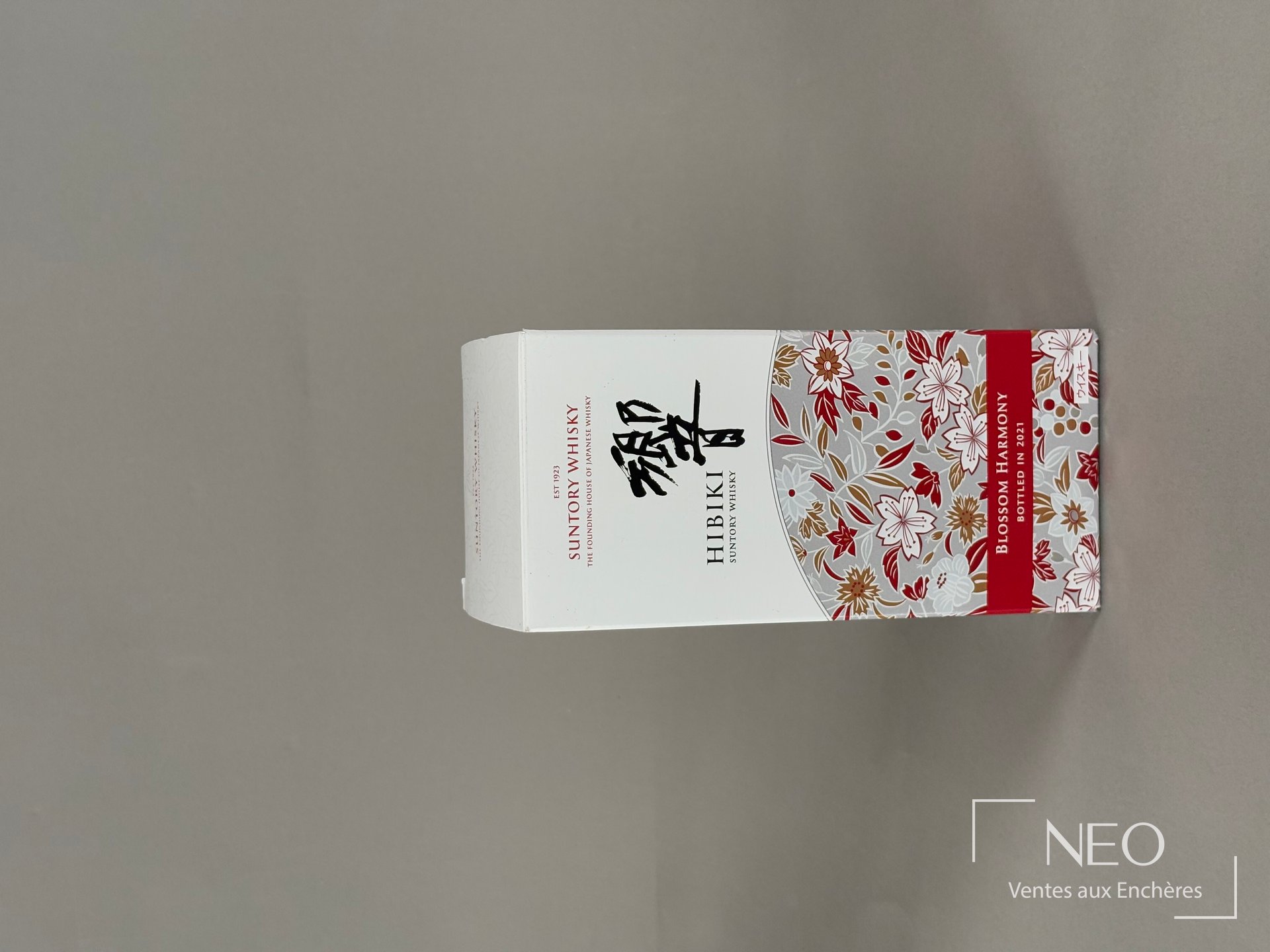 Étui d’origine Suntory Hibiki Blossom Harmony avec décor floral