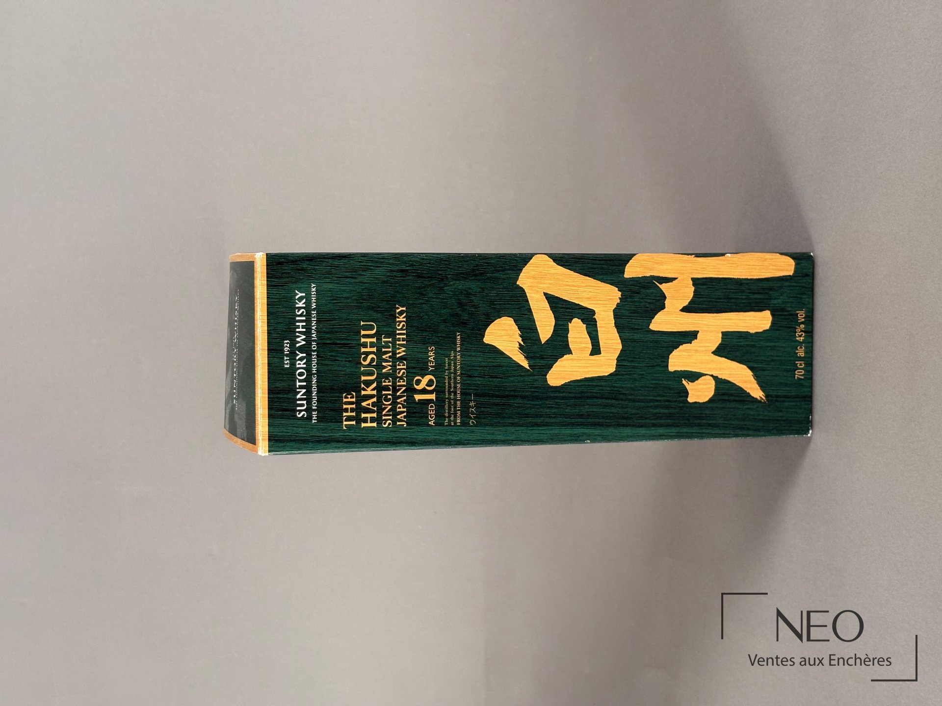 Étui vert du whisky Suntory The Hakushu 18 ans vu de face