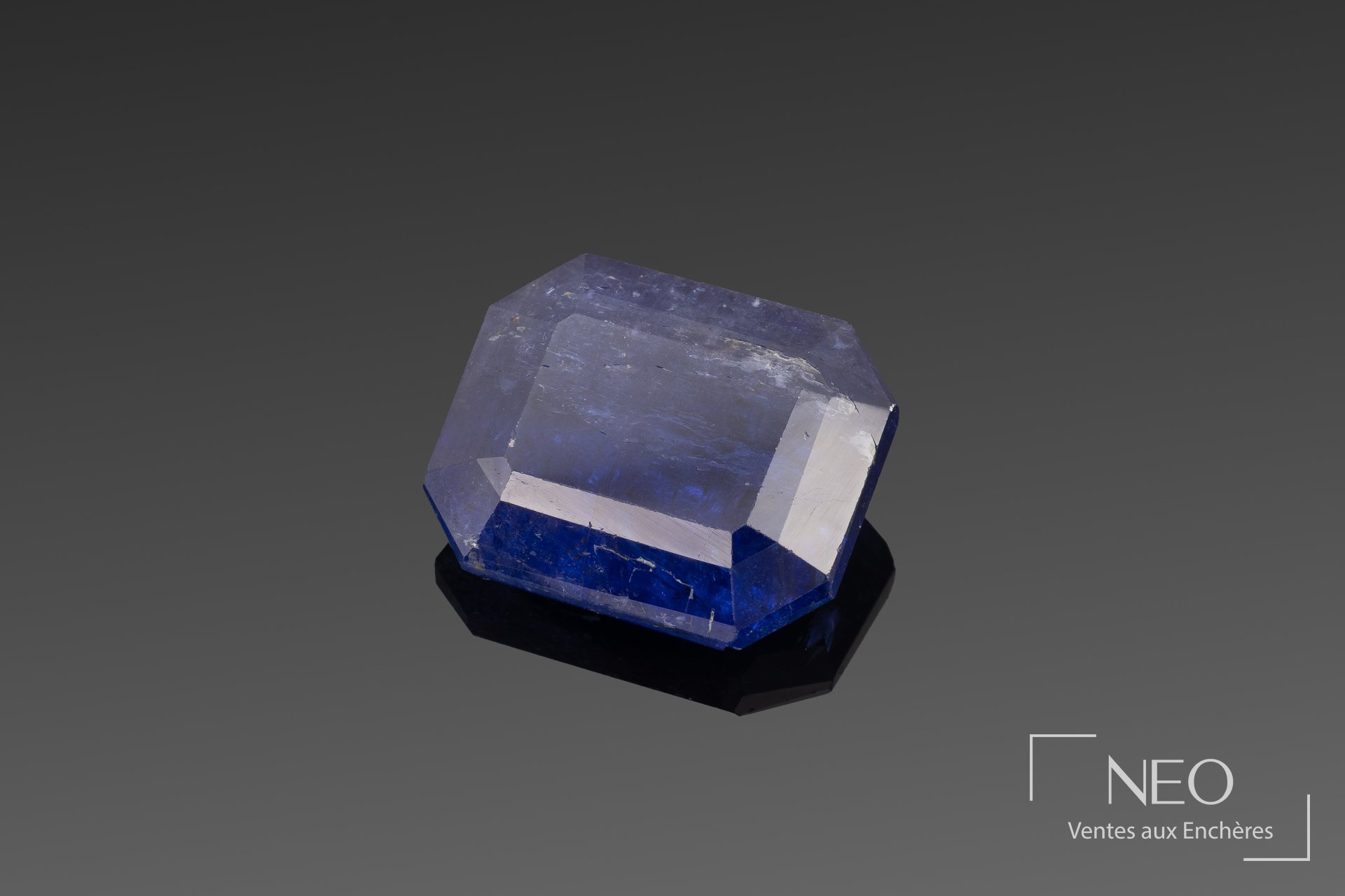 Tanzanite taille émeraude sur papier avec certificat IGI