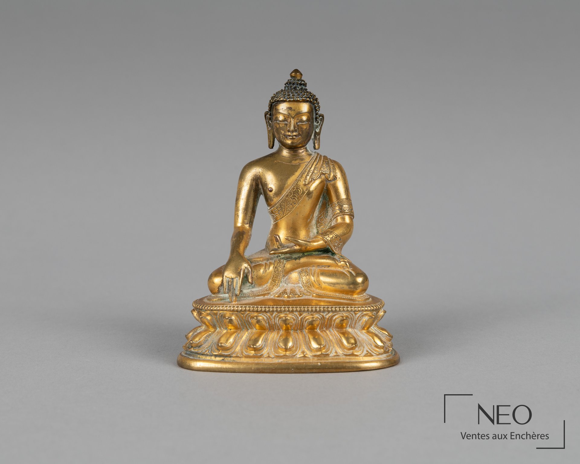 Tibet, petite statuette de Shakyamuni en bronze doré, XVIIIe siècle