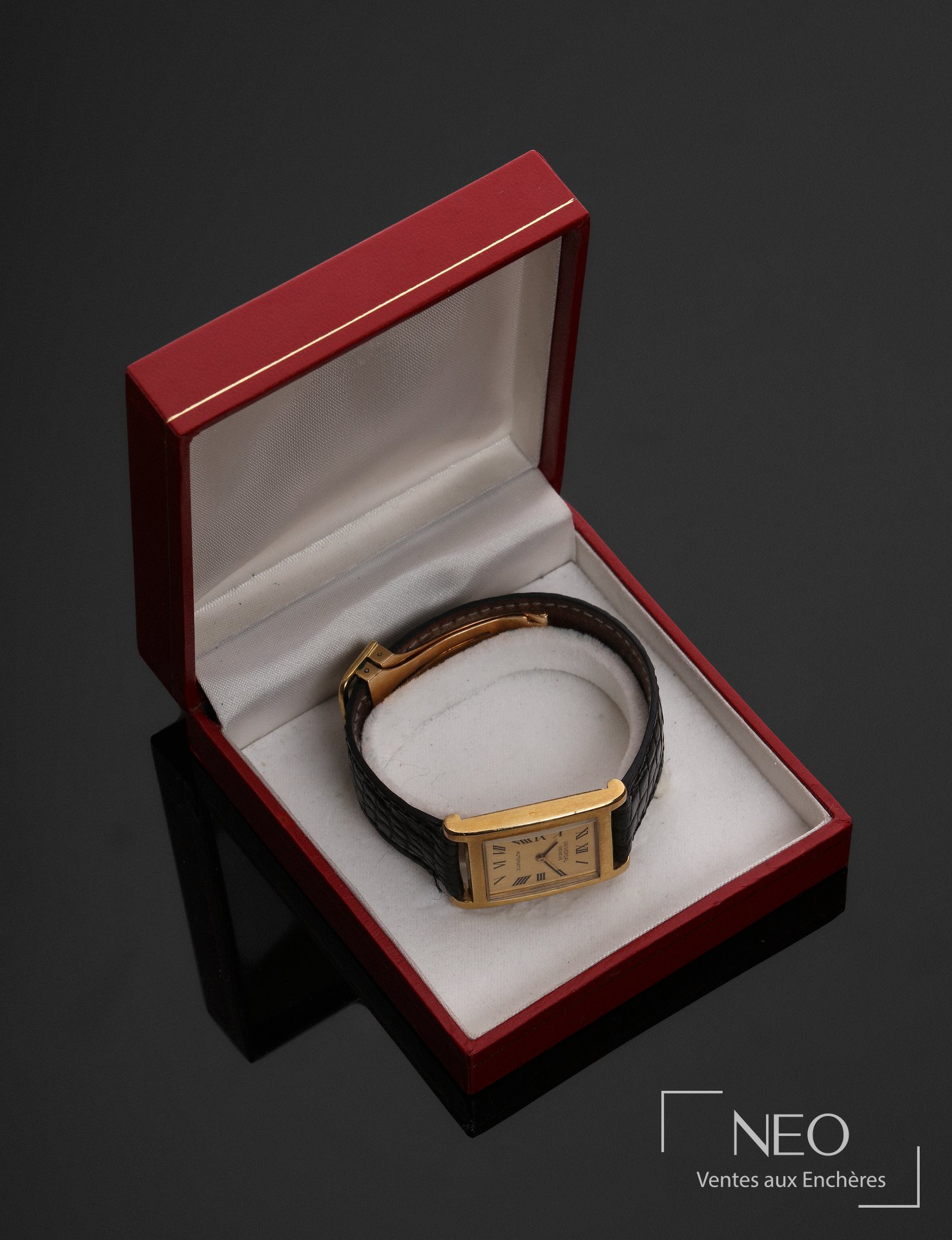 Universal Genève montre bracelet en or jaune 18 carats, cadran signé