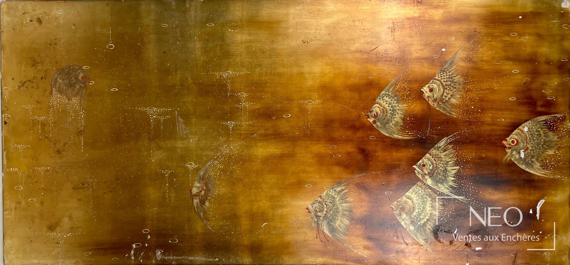Panneau de laque à décor de poissons sur fond brun doré