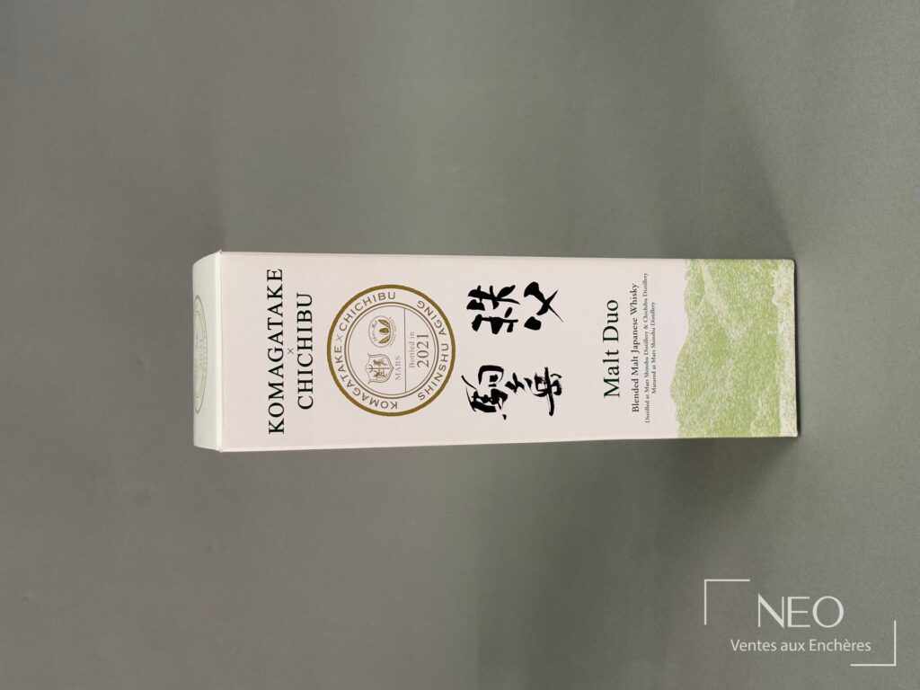 Étui du whisky Mars Komagatake x Chichibu Malt Duo vu de face